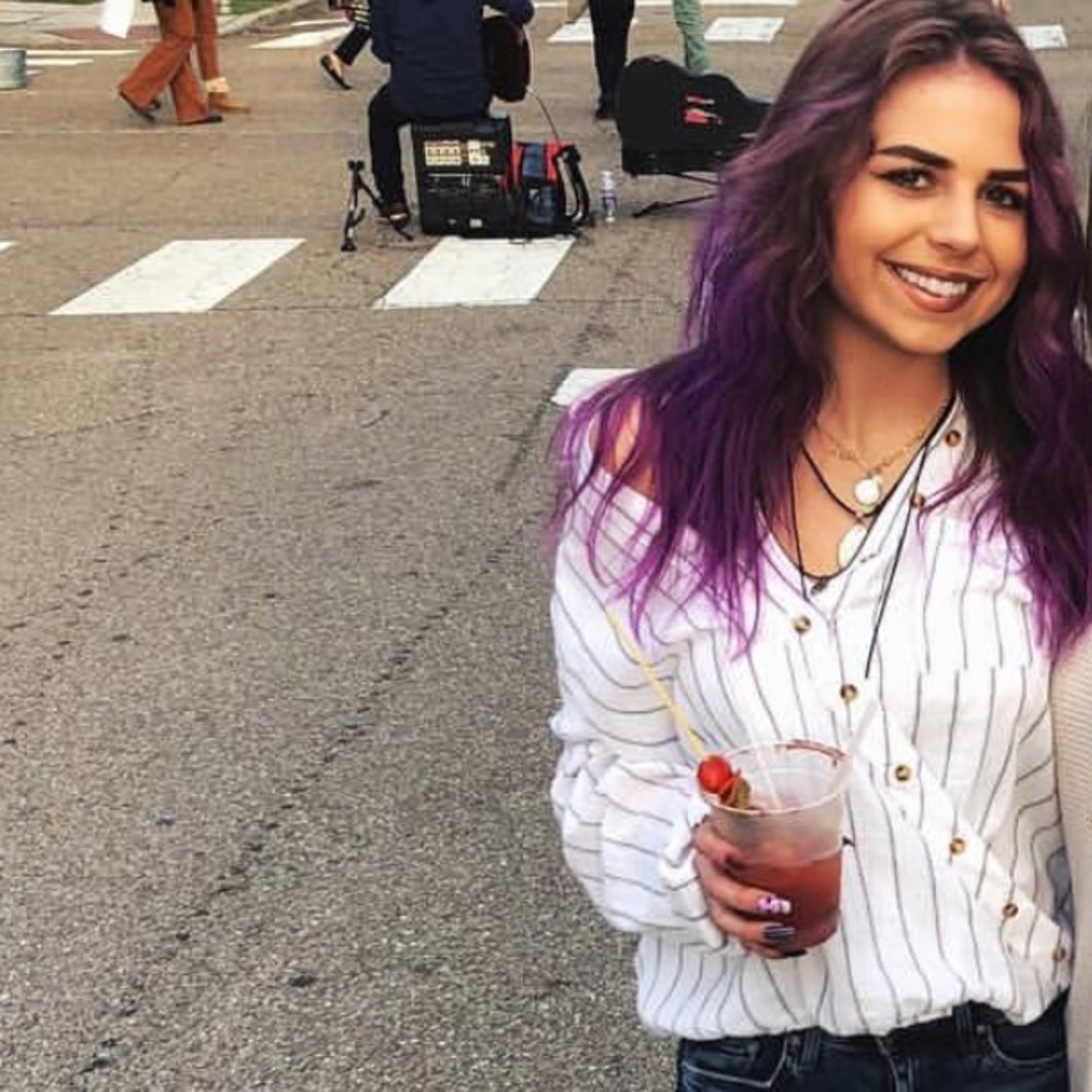 Meet your Posher, Caitlin